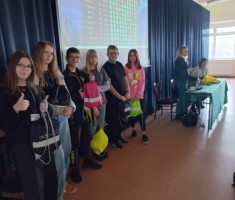 Powiększ zdjęcie Uczniowie%20podczas%20spotkania%20z%20przedstawicielami%20Europejskiego%20Centrum%20Konsumenckiego%20i%20Rzecznikiem%20Praw%20Konsumenta