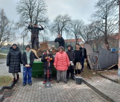 Powiększ zdjęcie Uczniowie%20klasy%201bu%20wraz%20z%20nauczycielami