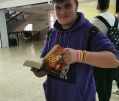 Powiększ zdjęcie Uczniowie podczas akcji