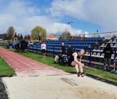 Powiększ zdjęcie Paweł Herbik podczas lądowania w skoku w dal