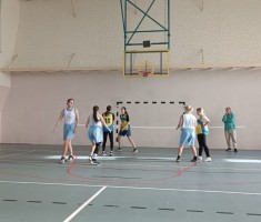 Powiększ zdjęcie Zespół LO Cogito rozpoczyna kolejną akcję w meczu z naszym zespołem