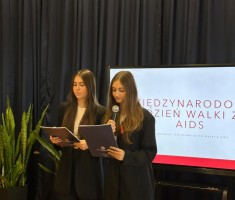 Powiększ zdjęcie Uczennice%20podczas%20prezentacji%20treści%20programu%20profilaktycznego