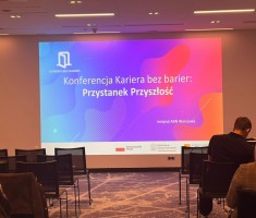 Powiększ zdjęcie Konferencja