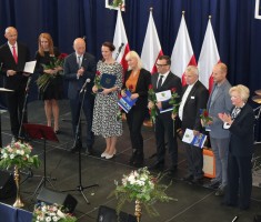 Powiększ zdjęcie Nauczyciele nagrodzeni Nagrodą Starosty